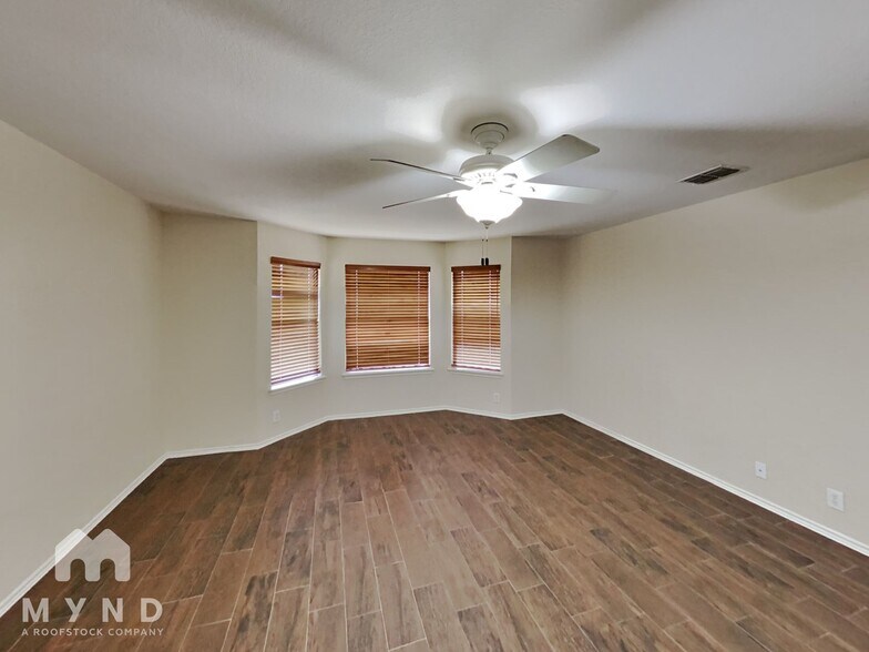 Building Photo - 8930 Wolff Vista