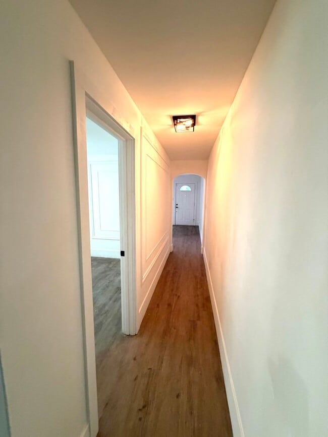 Building Photo - Tastefully remodeled Midtown Sacramento Apartment with Private Backyard Patio!