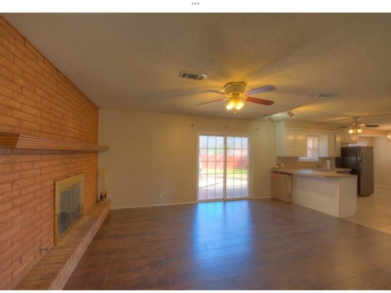 Building Photo - 801 Canyon Ridge Dr