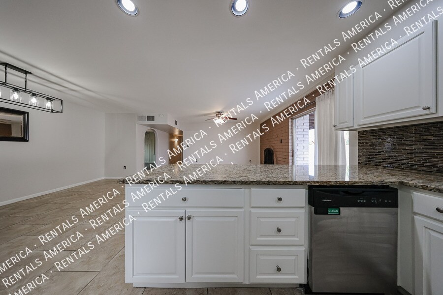 Building Photo - 1713 W Oraibi Dr