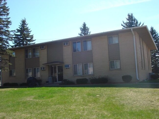 Building Photo - 153225 Shoreland Ln