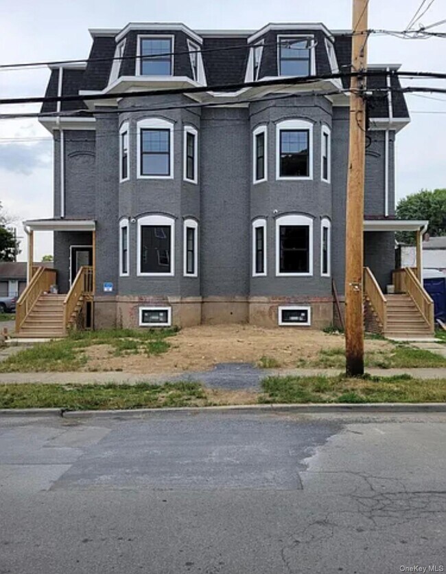 Building Photo - 58 Smith St