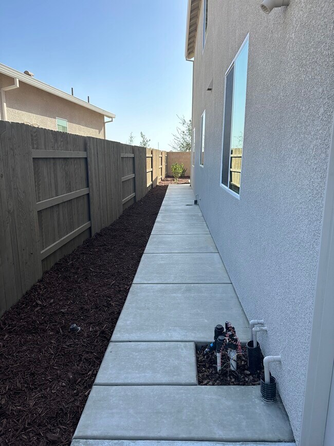 Building Photo - 3040 Vaughn Way