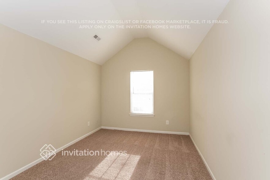 Building Photo - 7107 Fox Point Dr