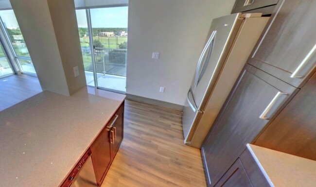 Building Photo - 10402 Town and Country Way