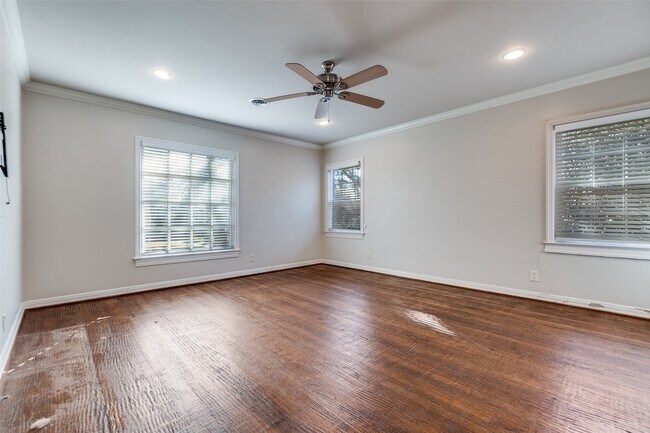 Building Photo - 6255 Deloache Ave