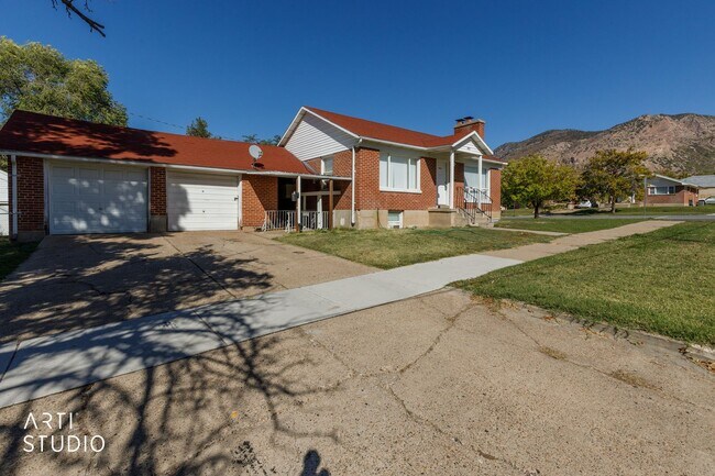 Building Photo - 28th Duplex