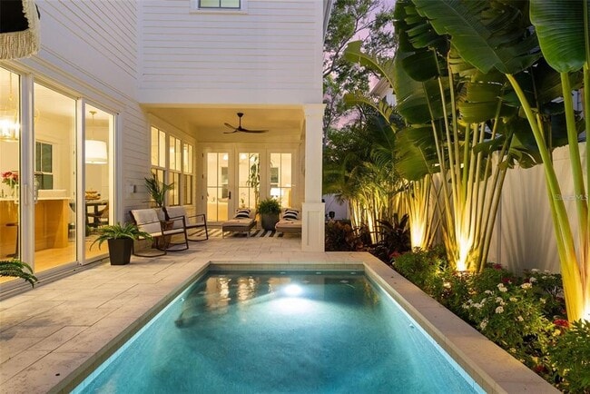 Building Photo - 321 12th Ave NE