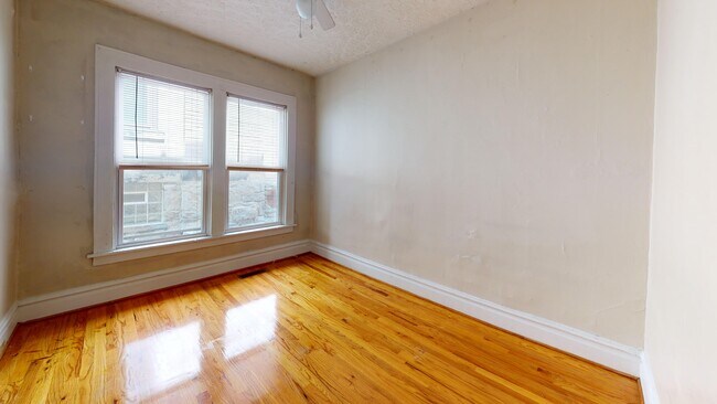 Building Photo - 1712 Summit St