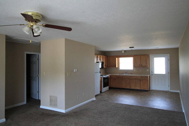Building Photo - 213 Homestead Dr