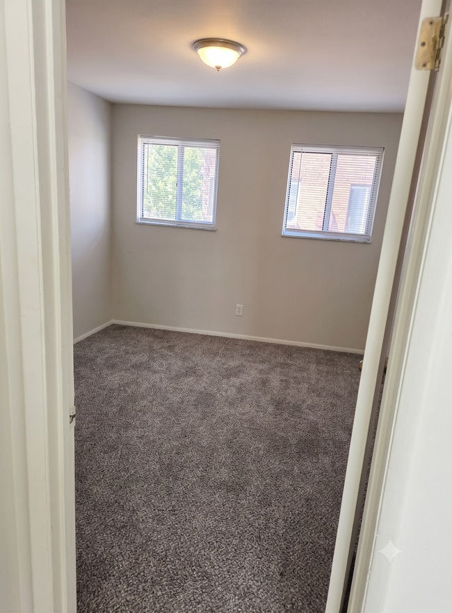 Building Photo - 7701 Circle Dr