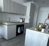 Building Photo - 480 NE 31st St