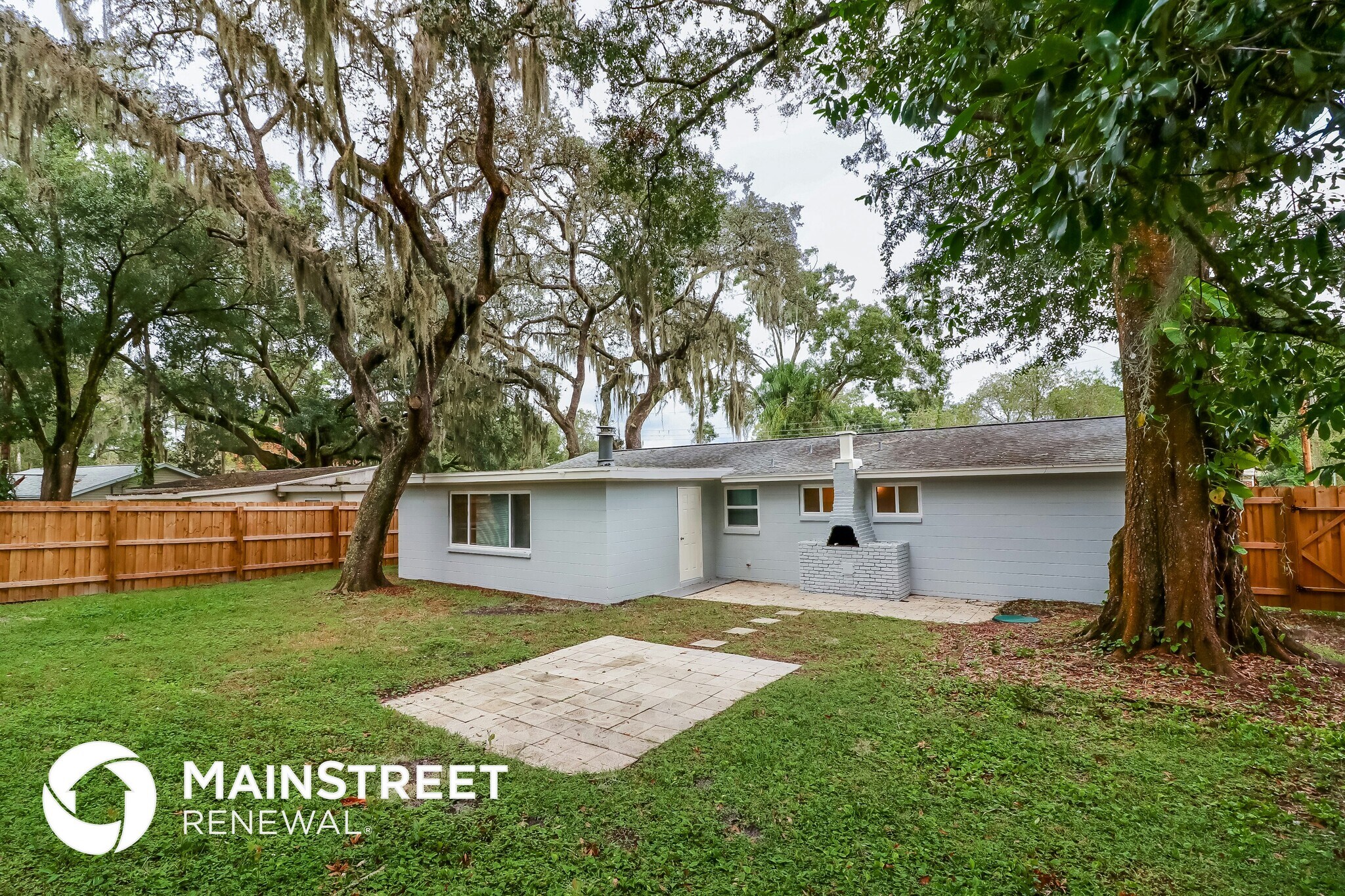 Building Photo - 921 Hillside Dr