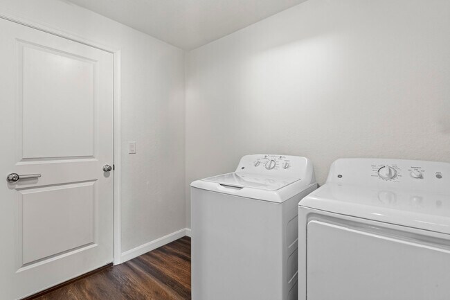 Building Photo - 701 Carlyle Wy