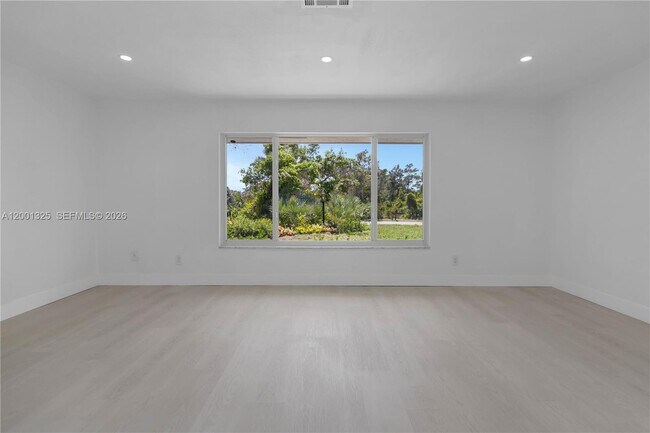 Building Photo - 9125 SE Karin St