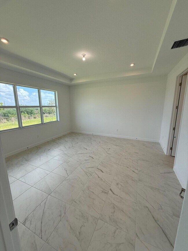 Building Photo - 13509 SW Bally Dr