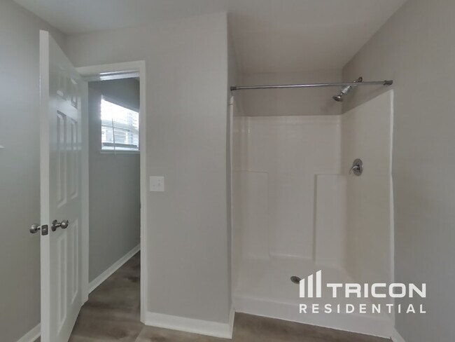 Building Photo - 2232 Nettlebrook St N