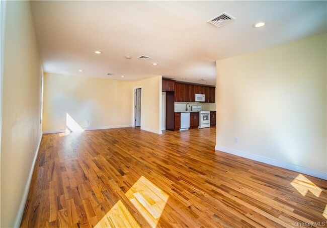 Building Photo - 69 Schneider Ave