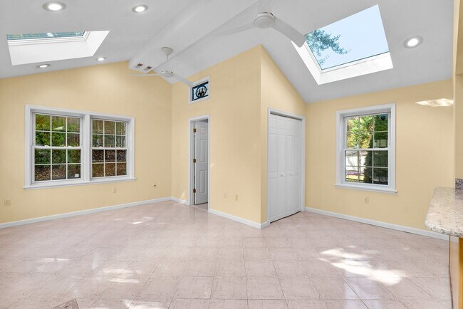 Building Photo - 3 Bed 3 Bath - Kensington Craftsman - Move In Ready