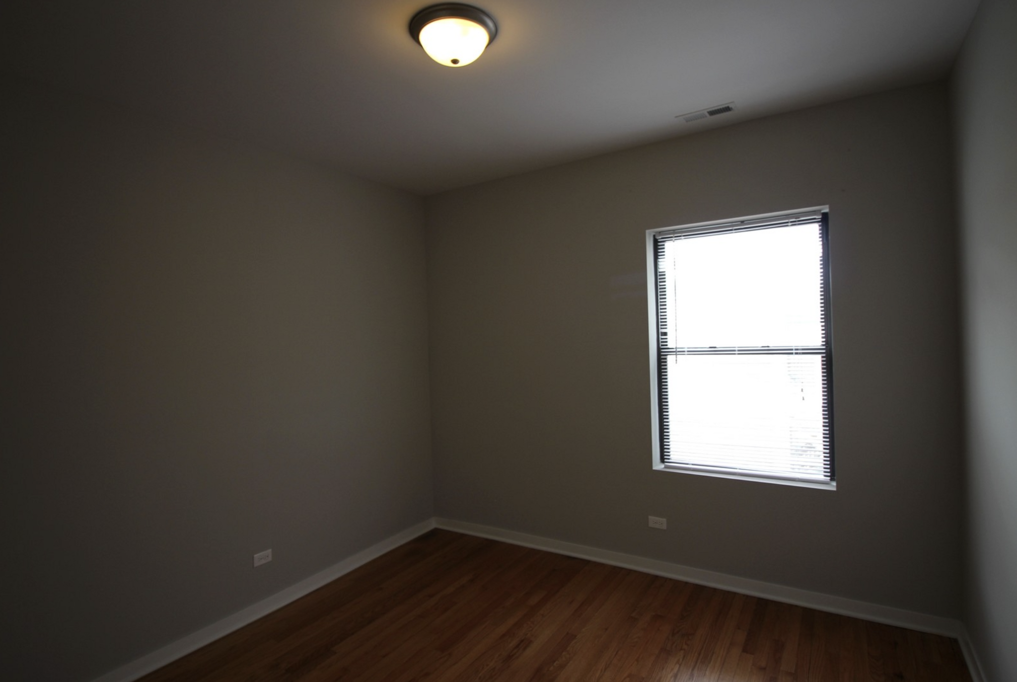 Building Photo - 6447 N Claremont Ave