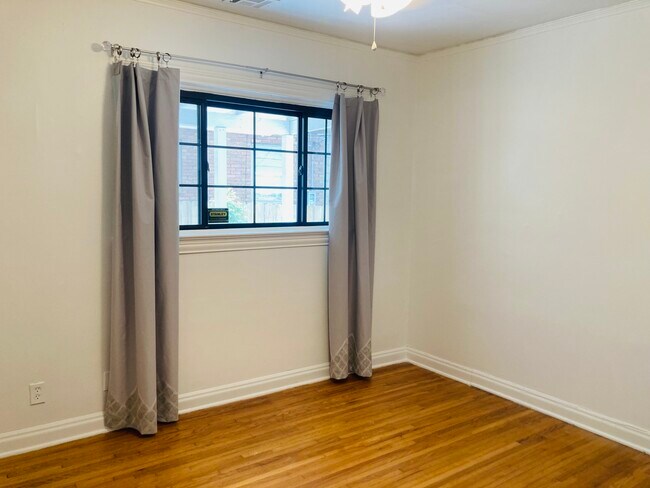 Building Photo - 204 Montclair Ave