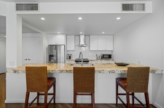 Building Photo - 900 Island Dr