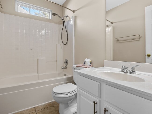 Building Photo - Beautiful 4 bedroom 2 bathroom house ready for you to call home!