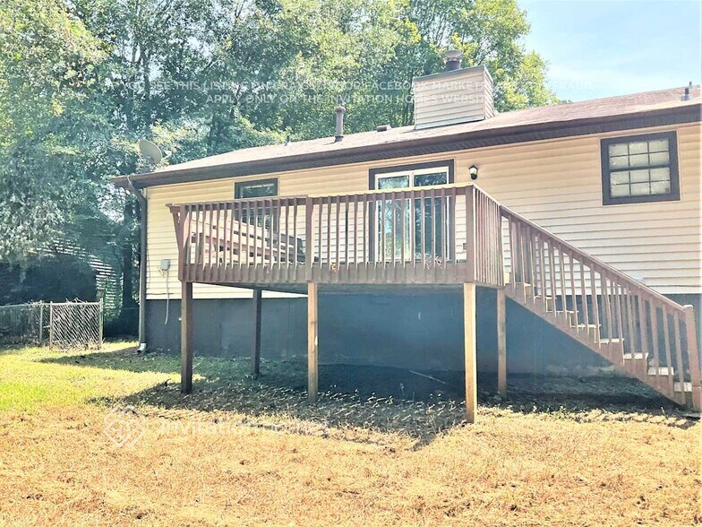 Building Photo - 820 Cedar Lake Dr SE