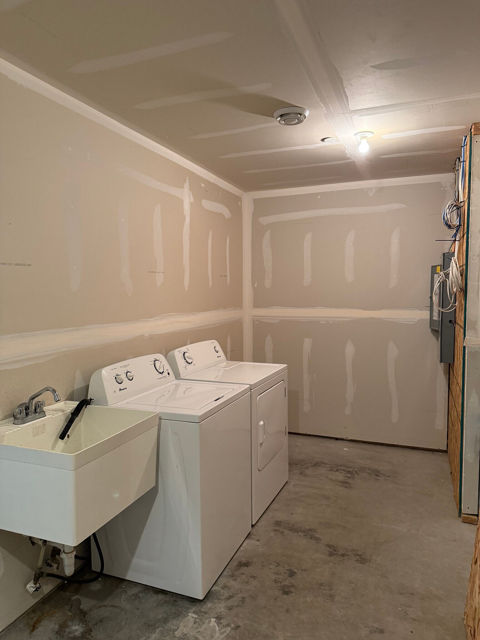 Laundry - 1607 15th Ave N