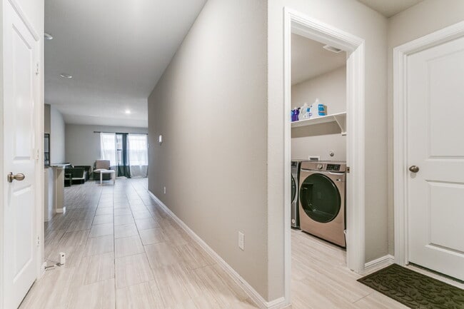 Building Photo - Stylish 4-Bedroom Home in Justin