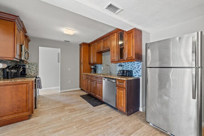 Building Photo - 4219 E Henry Ave