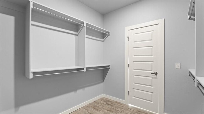 Building Photo - 214 Olde Ml Ct