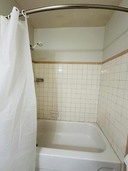 2nd Bathroom - 4908 W Brigantine Ct