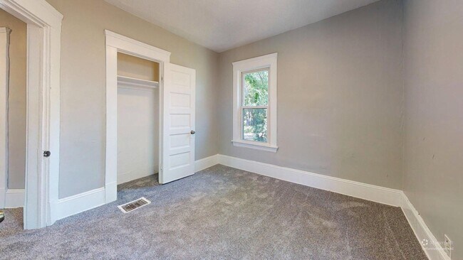 Building Photo - Cudell/West Blvd neighborhood; 4 bedroom/1 bath single family house for rent!
