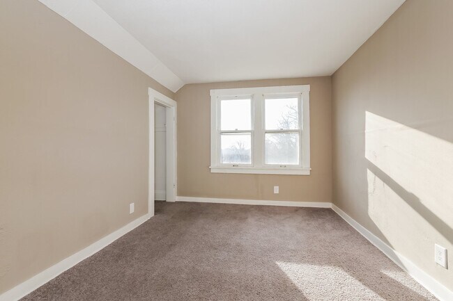 Building Photo - 4258 Laurel Ave