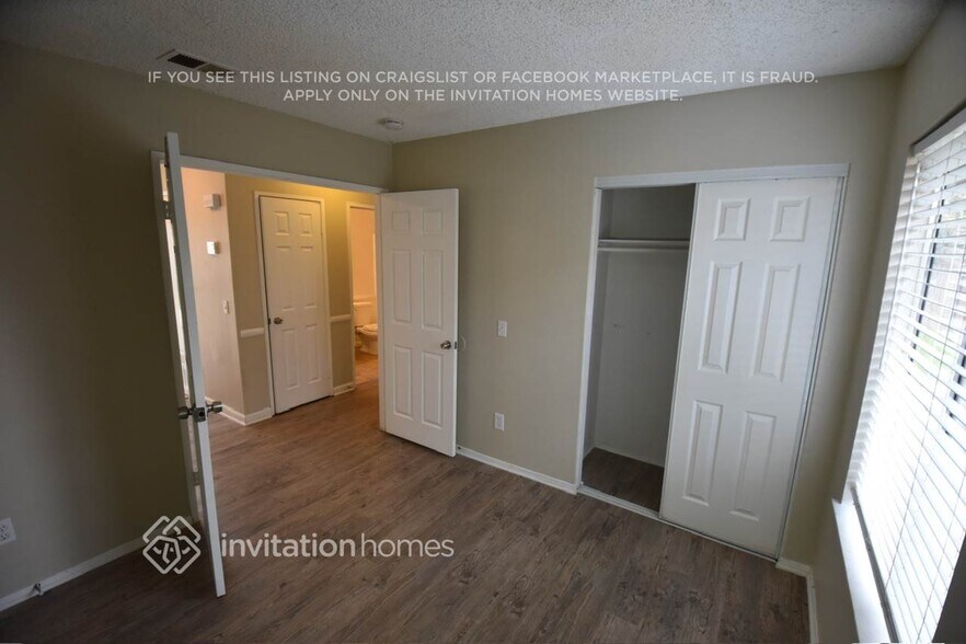 Building Photo - 10058 Julian Dr