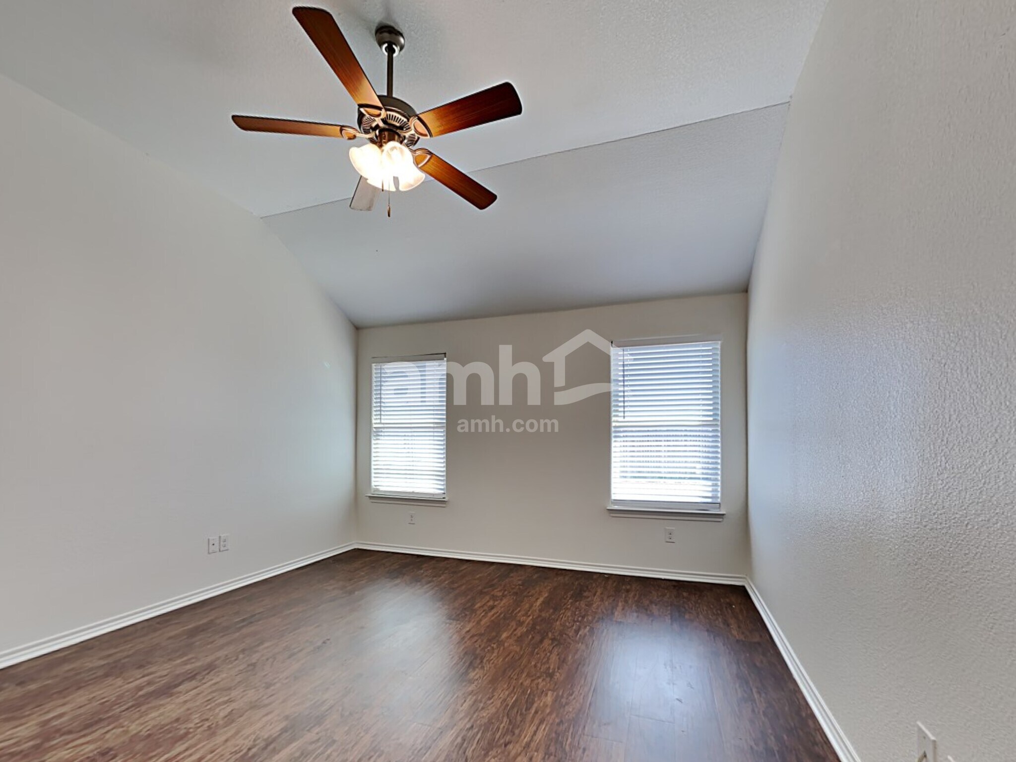 Building Photo - 924 Mesa Vista Dr