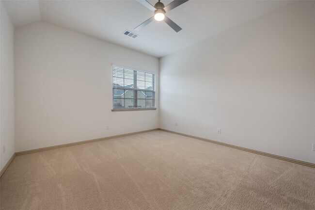 Building Photo - 512 Parkside Dr