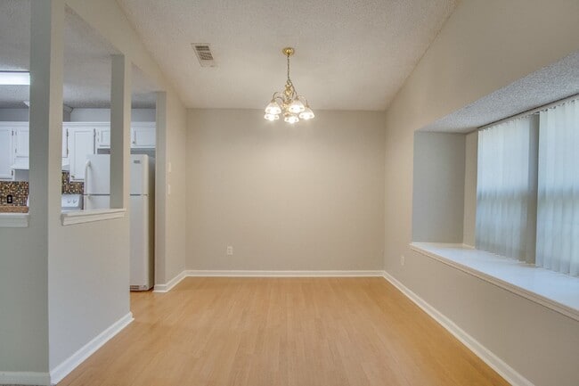 Building Photo - 3BR/2BA Home in North Pensacola Near UWF &...