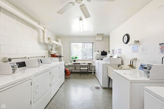 Building Photo - 250 Ridge Ave