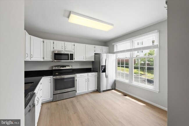 Building Photo - 299 S Pickett St