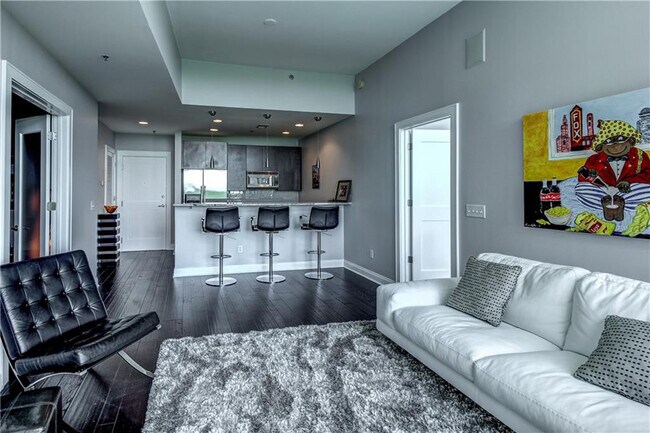 Building Photo - 905 Juniper St NE