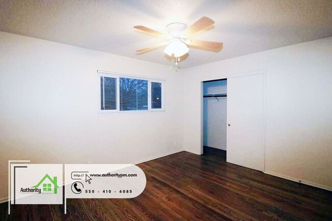 Building Photo - 1635 Mesa St