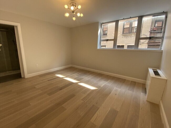 Building Photo - Amazing 2 bed 2 bath in Brookline