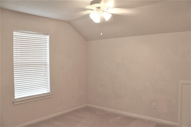Building Photo - 22511 Parkvine Ln