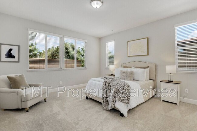 Building Photo - 1141 Vista Verde Dr