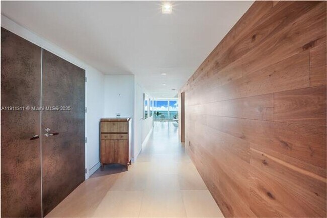 Building Photo - 2627 S Bayshore Dr