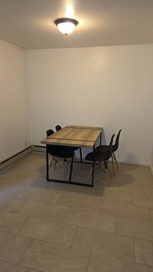 Building Photo - Charming 2-Bed Townhouse with 1.5 Baths in Serene UT Locale