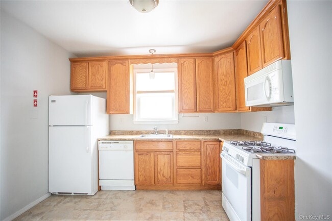 Building Photo - 359 E Chester St