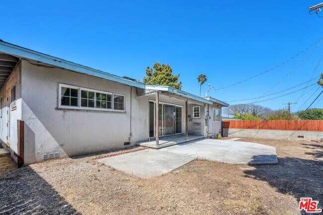 Building Photo - 7318 W 88th St